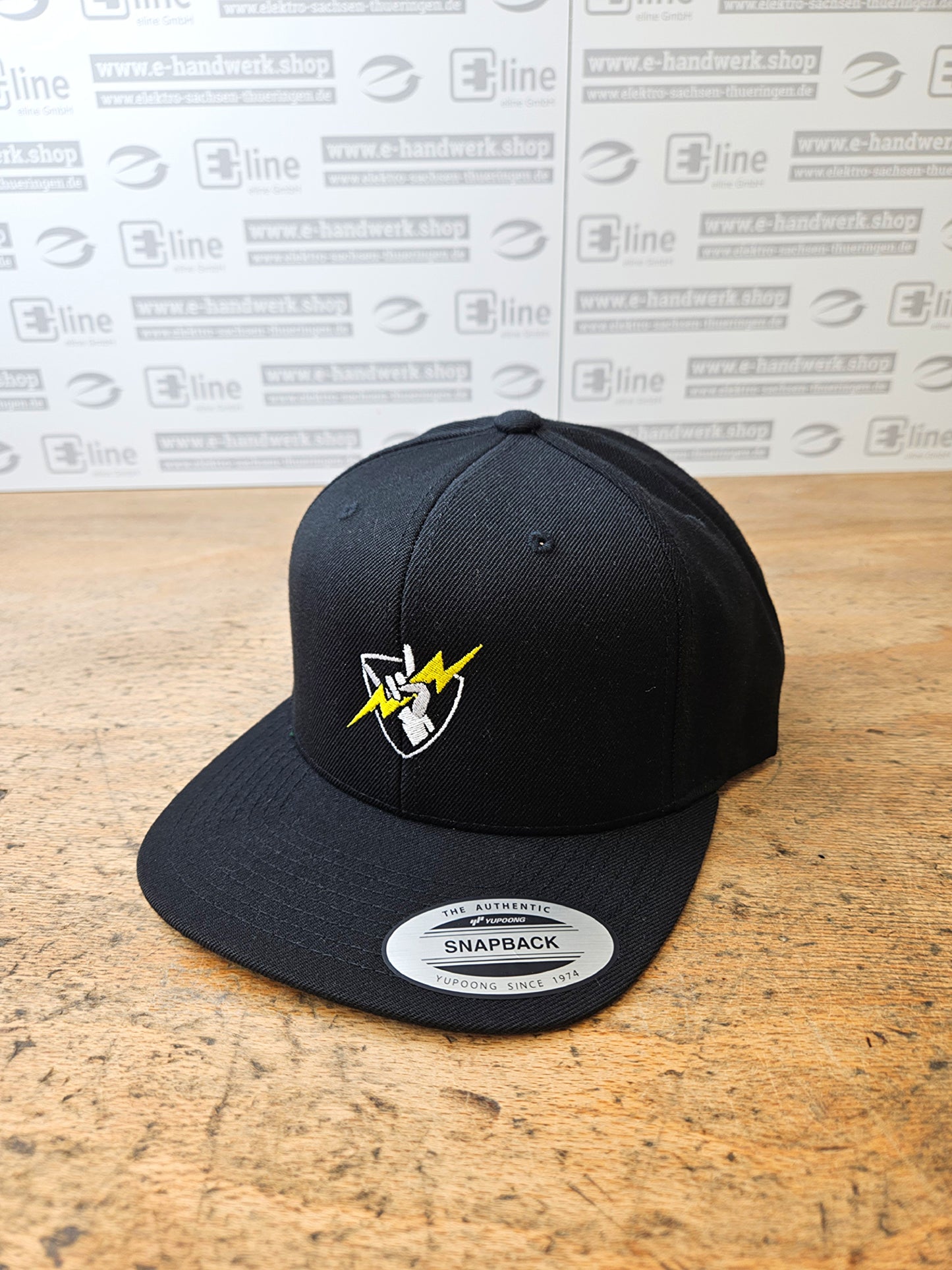 Snapback Cap mit besticktem Logo E-Handwerk.rocks
