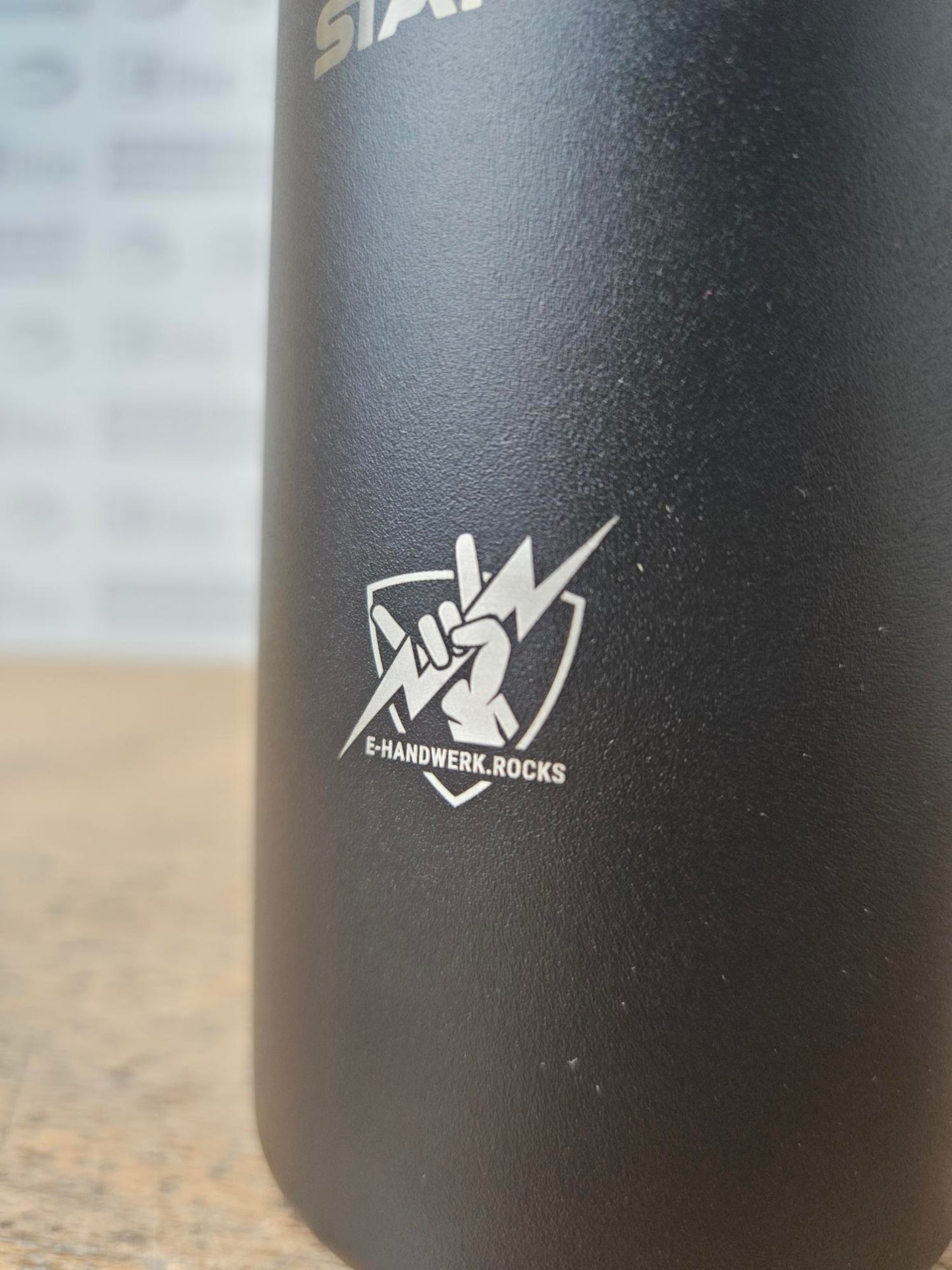 Stanley-Cup Thermobecher 354ml mit Gravur Logo E-Handwerk.rocks